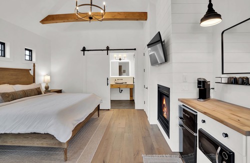 Sisters Hotel | The Scout Boutique Cottages