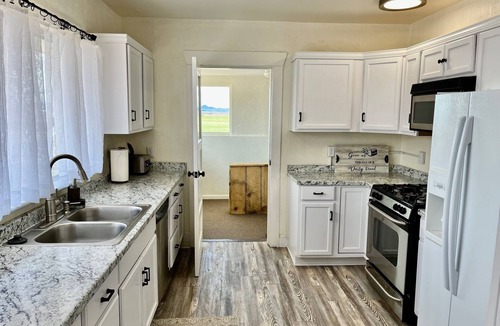 Enoch House | The Spacious, Vintage House on the Ranch