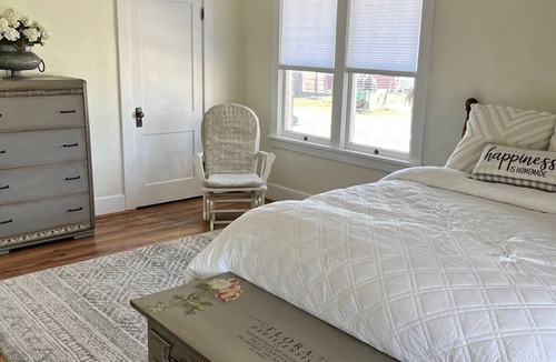 Enoch House | The Spacious, Vintage House on the Ranch