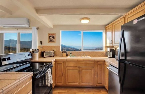 Mountain Center House | The Springcrest Chalet