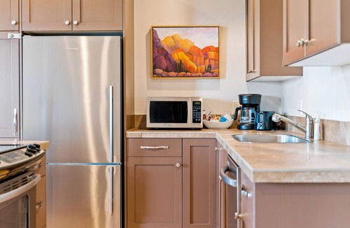 Kayenta Villa | The Sunrise - 2 Story Suite w/Red Rock Views