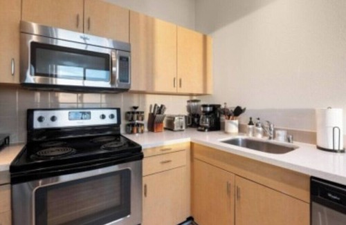 Downtown Bed & Breakfast | The Sunstone' Oceanfront Right On Sand Direct Beach Access Ocean View Parking