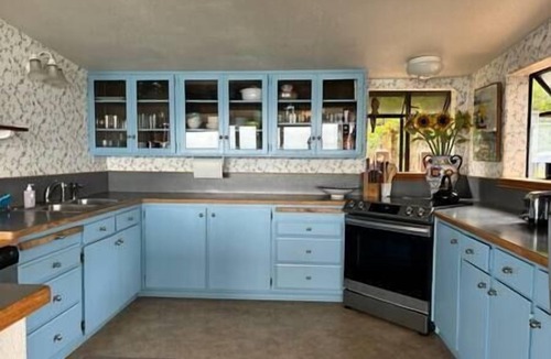 Yachats House | The Surf House w/private beach access & hot tub!