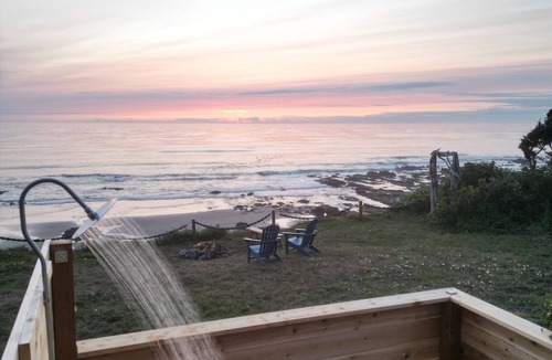Yachats House | The Surf House w/private beach access & hot tub!