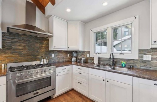 Kingswood Estates House | The Tahoe Treehouse: Hot Tub, High-end, Views