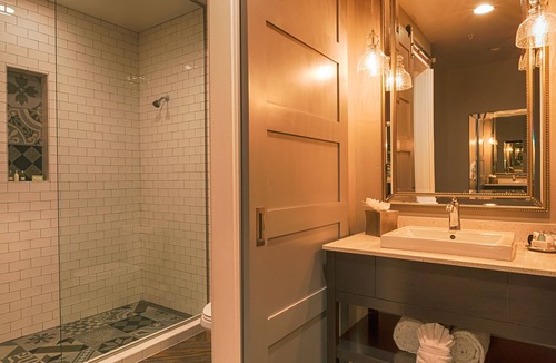 Cottonwood Hotel | The Tavern Hotel