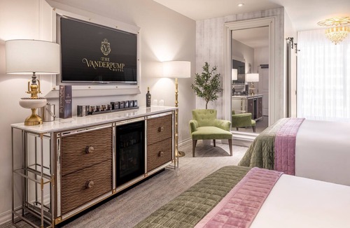 Las Vegas Strip Resort | The Vanderpump Las Vegas Hotel Casino - A Caesars Rewards Destination