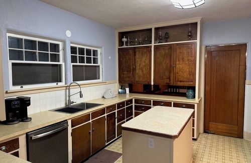 Pendleton House | The Vinson House Historic 5 bedroom 2 bath ranch house