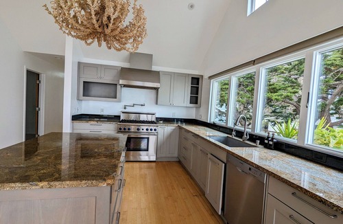El Granada House | The Wave House Penthouse at Miramar Beach: Ocean Views, Balconies & Firepit
