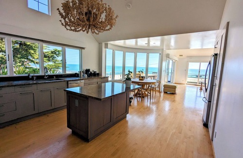 El Granada House | The Wave House Penthouse at Miramar Beach: Ocean Views, Balconies & Firepit