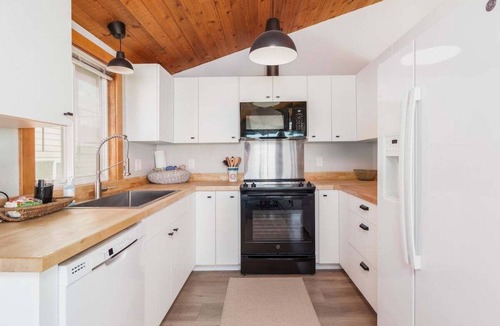 Kiwanda Shores House | The Westerly Oceanfront, beach access, Pets OK!