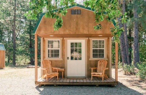 Cave Junction Cabin | This cabin is located in a campground/RV Park