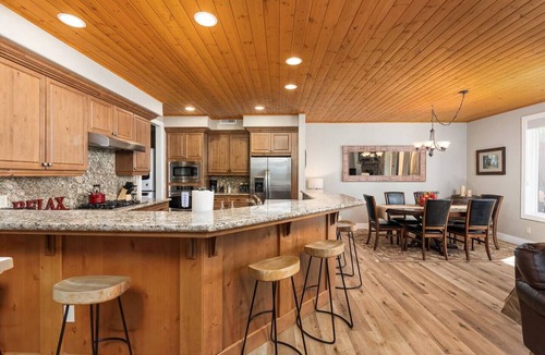 Bretz Mountain Village Condo | This condominium is a 3 bedroom(s), 2.5 bathrooms, located in Shaver Lake, CA.