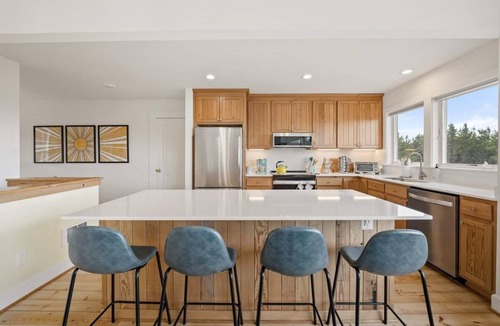 Long Beach House | Three minutes from the Pacific, sleeping up to 11, and steeped in Beatles magic, Here Comes the Sun is where the whole family finally nails that big beach weekend. Load the wagon, grab the skim boards and beach chairs and let it be.
