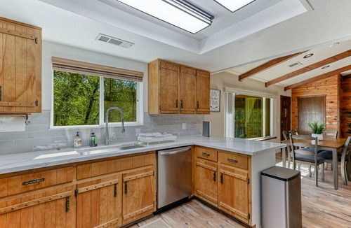 O'Brien Cabin | Timber Lodge : Tranquil Forest & Easy Lake access!