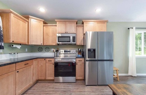 Packwood Cabin | Timbers Edge | Quaint Oasis ~ Hot Tub ~ EV Charger