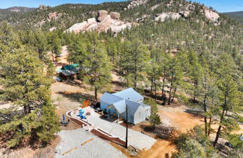 Pine House | Timeless Pineview Cottage Hot Tub & Pet Friendly