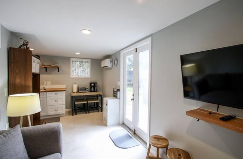Midtown Cottage | Tiny Cottage, Live with Pets in Central Savannah
