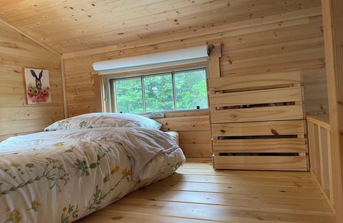 Shelton House | Tiny house on Organic Farm - Quiet & Clean w Fast wifi 3bd/1ba