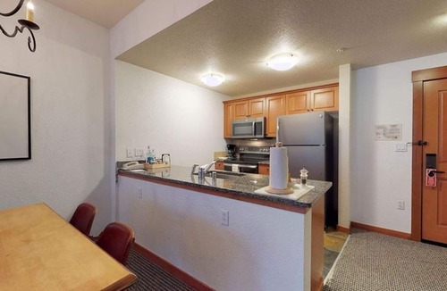 Mammoth Lakes Condo | Top Floor Grand Sierra Village Lodge 1BR Exquisitely.