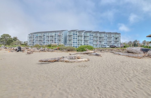 Lincoln City Condo | Top-Floor Siletz Bay Waterfront Ocean and Bay View