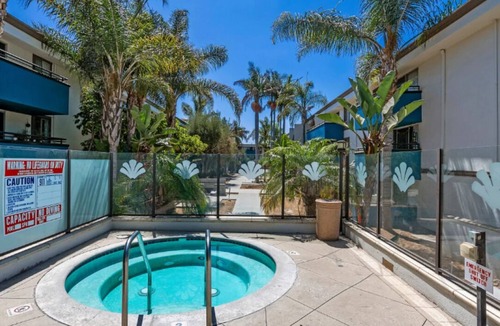 Palms Apartment | Top-Floor Studio. Pool, Hot Tub &FreeParking