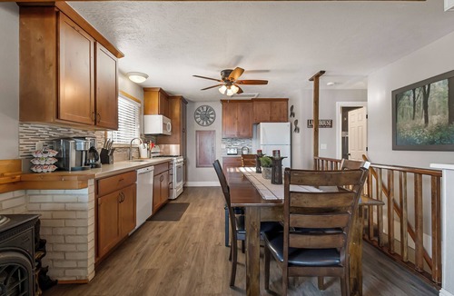 Peninsula Village Cabin | Top-Level Lake Almanor Getaway 11 ~ Lake Views