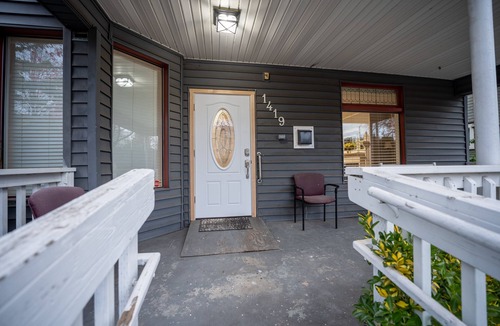 Hilltop Apartment | Top of Tacoma Flat Unit 1