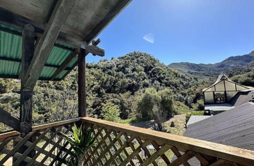 Topanga House | Topanga Panoramic View Loft with Trails & Creeks