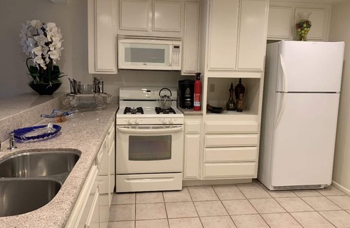 Warner Center House | Townhome @ Warner Center