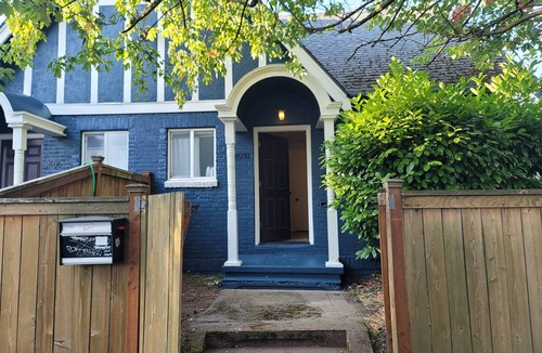 Central District House | Townhouse at Downtown, Seattle University, Swedish