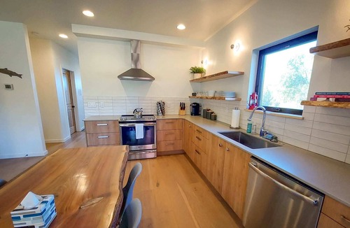 Winthrop House | Trails End A - 3 bedroom modern Winthrop townhome