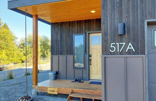 Winthrop House | Trails End A - 3 bedroom modern Winthrop townhome