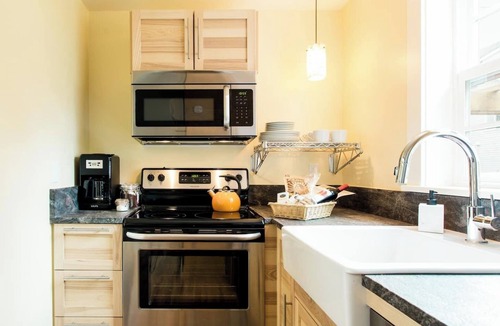 Green Lake Cottage | Tranquil 1-bedroom cottage with AC near Seattle's popular Green Lake Park