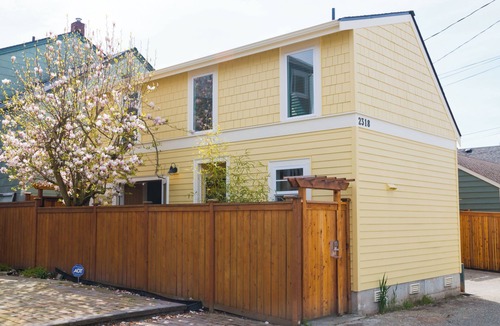 Green Lake Cottage | Tranquil 1-bedroom cottage with AC near Seattle's popular Green Lake Park