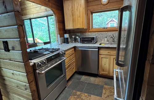 Mesa Vista Cabin | Tranquil 3-bedroom Cabin on Carson River in Markleeville