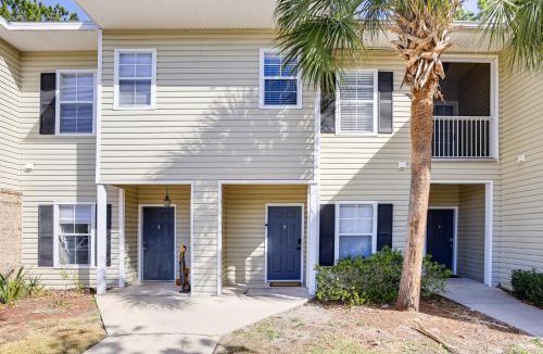 Gainesville House | Tranquil Gainesville Gem w/Lanai & Pool Access!