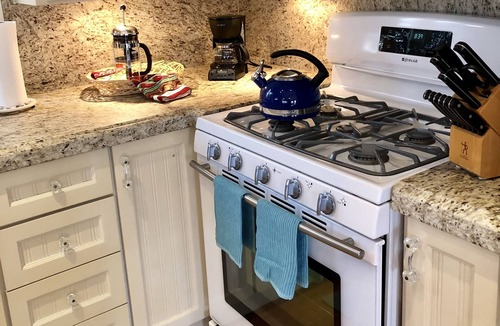 Coronado House | Tranquil Guesthouse just a Short Walk from the Beach