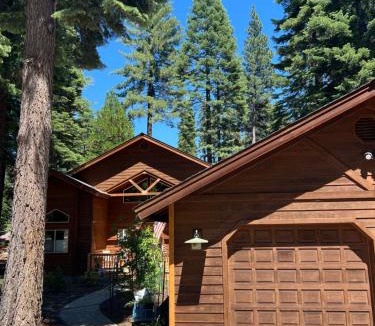 Lake Almanor Country Club House | Tranquil Lake Almanor Black Bear Cabin Central A/C