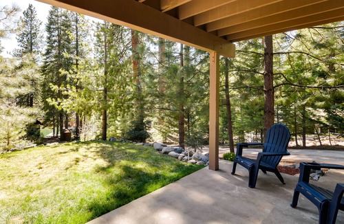 Peninsula Village House | Tranquil Lake Almanor Getaway w/Grill!