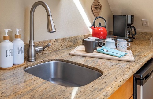 Freeland Cottage | Tranquil, private Whidbey Island apt. Level 2 charging station, pet friendly.