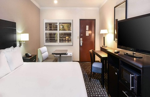 Commerce Hotel | Travelodge by Wyndham Commerce Los Angeles Area