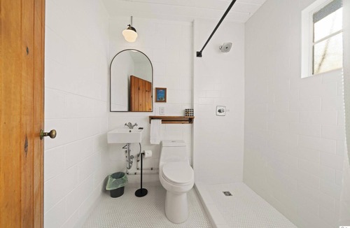 Red Bluff Hotel | Triangle Motel