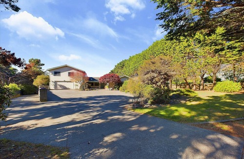 Trinidad House | Trinidad Oceanfront Vacation Rental Sleeps up to 16