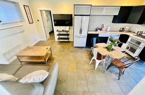 Old Southwest House | Triplex/10TVs/6Bedrooms/Sleeps23