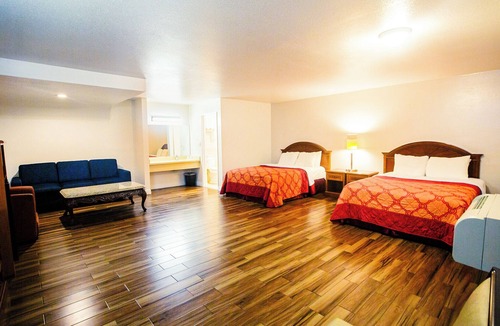 Garden Grove Hotel | Tropic Lodge