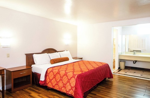 Garden Grove Hotel | Tropic Lodge