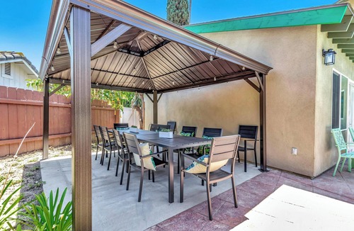 Encanto House | Tropical Bliss - Large Pool and Spa, Game Room, 12 min to dwntwn and King Beds!