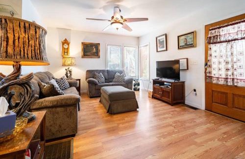 Golden Hill Apartment | Tropical Oasis Near Zoo, Petco & Downtown