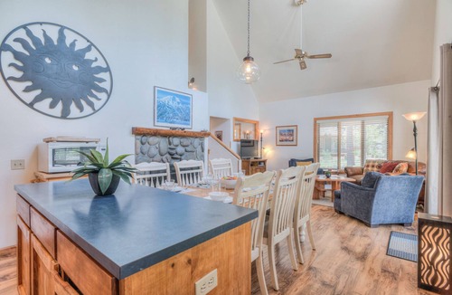 Deer Park Cabin | Tucked beneath the towering pines on the peaceful North end of Sunriver
